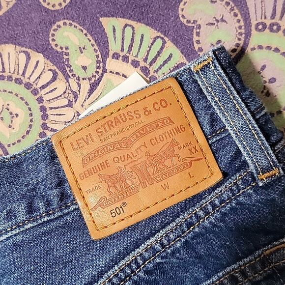 501 Levis - Picture 5 of 8